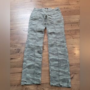 American eagle Skinny Camo Pant size 2